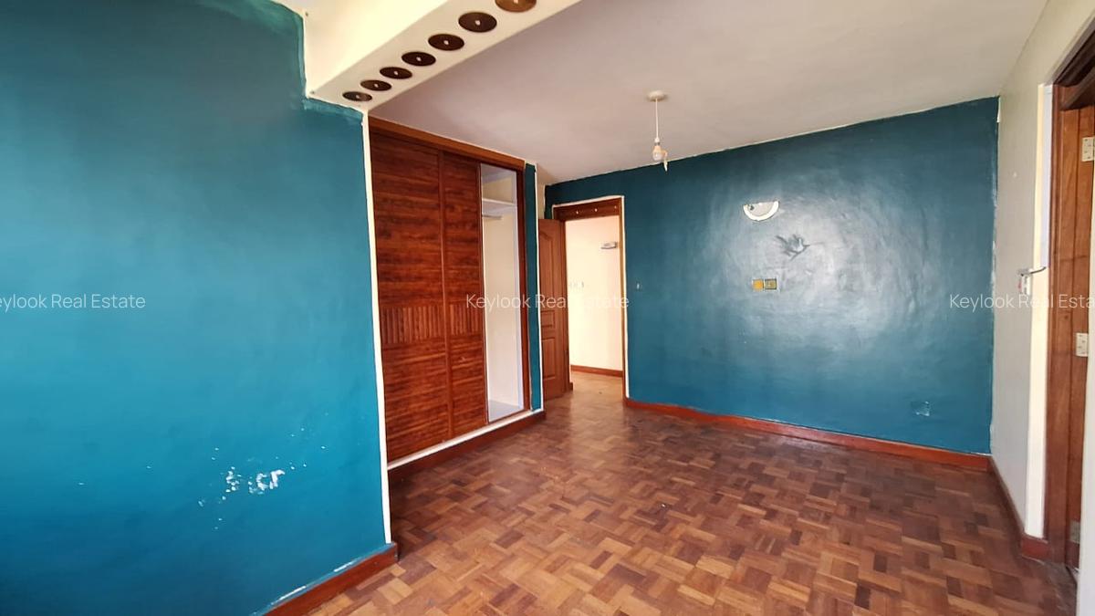 5 Bed Townhouse with En Suite at Lavington - 2