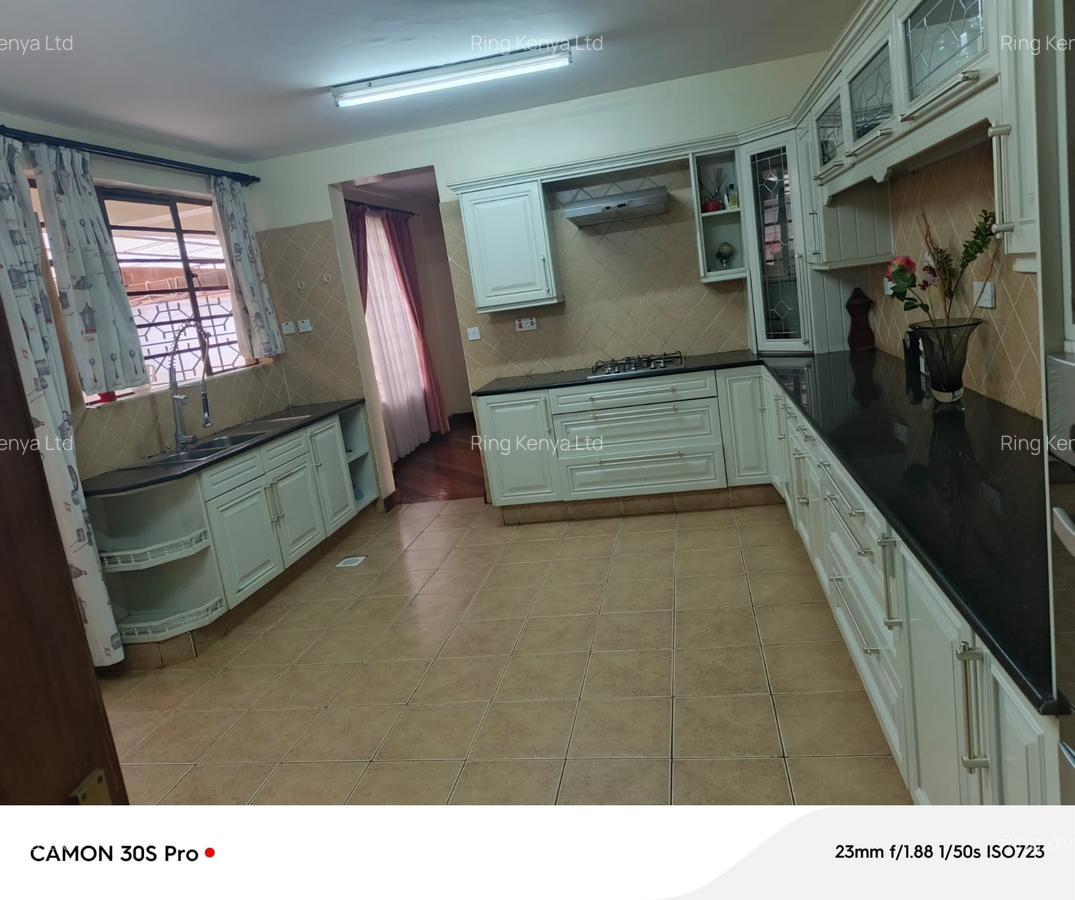 5 Bed House with En Suite in Lavington - 4