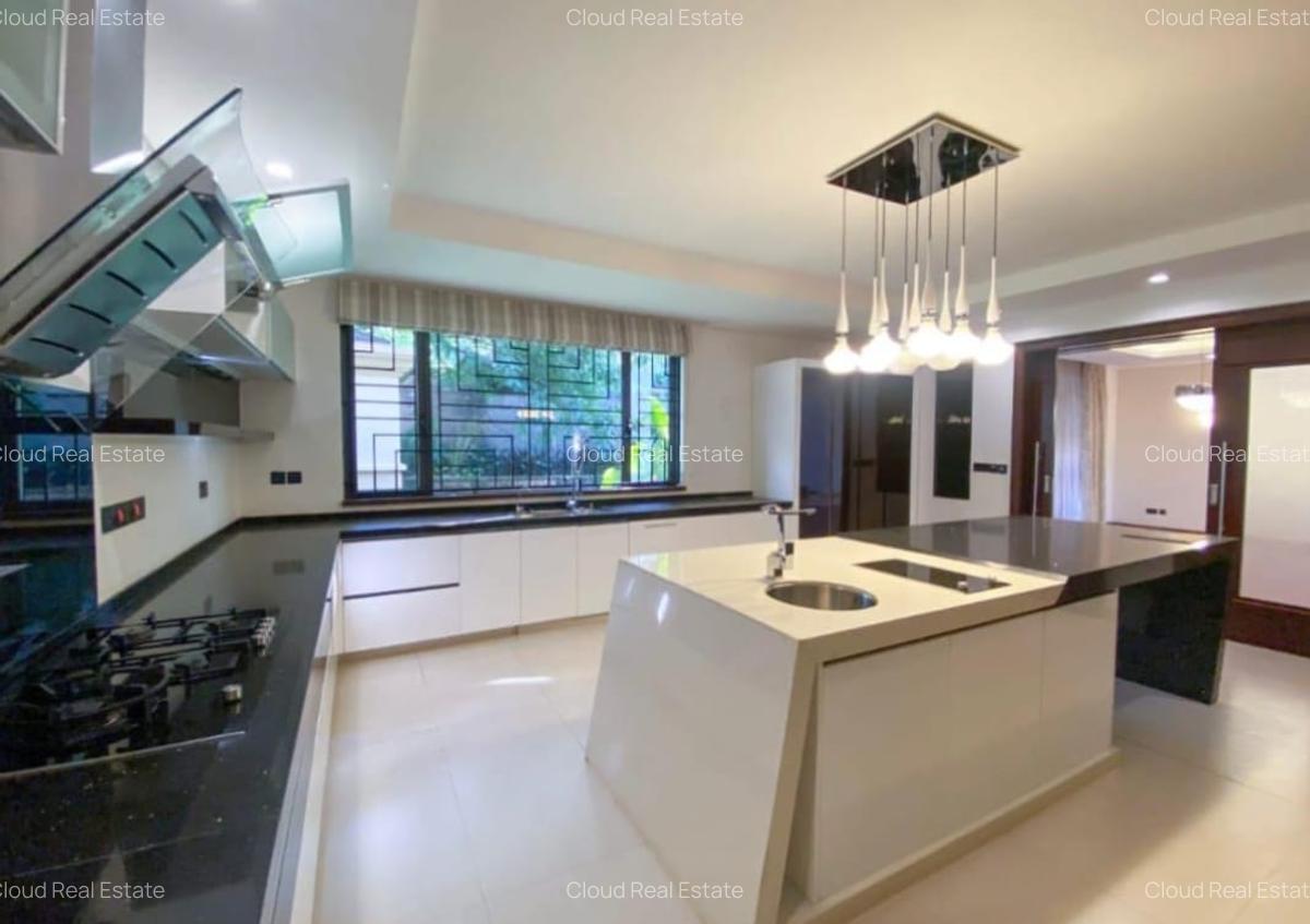 5 Bed House with En Suite in Runda - 4