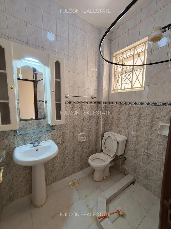 3 Bed Apartment with En Suite in Westlands Area - 10