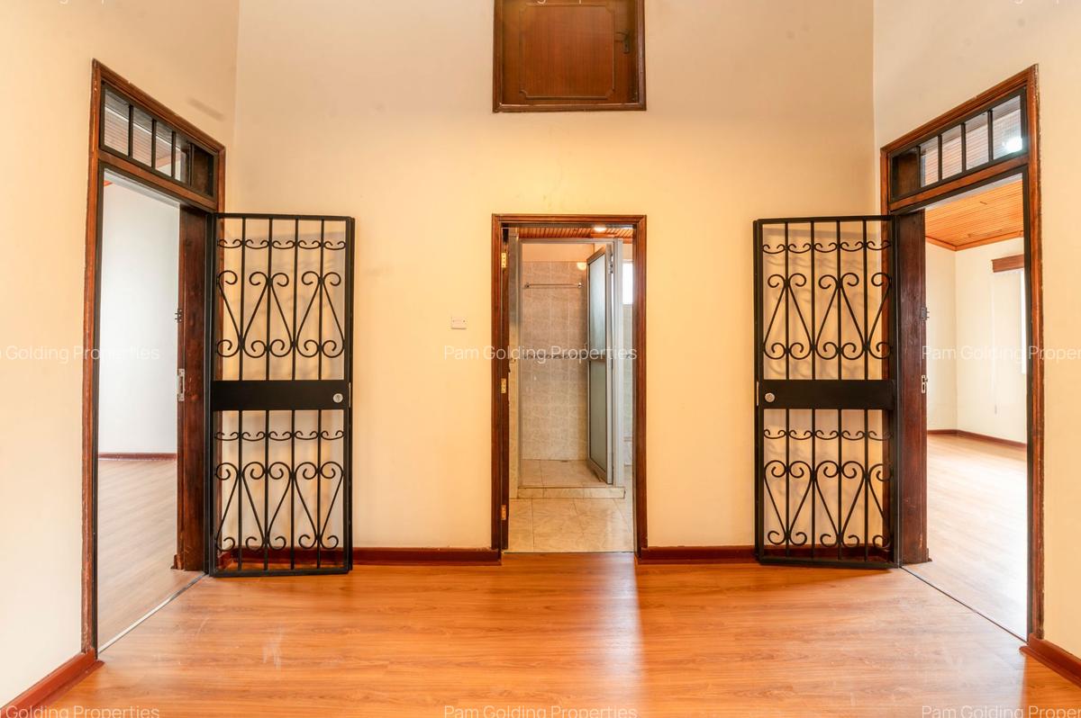 5 Bed Townhouse with En Suite at Ring Road - 10