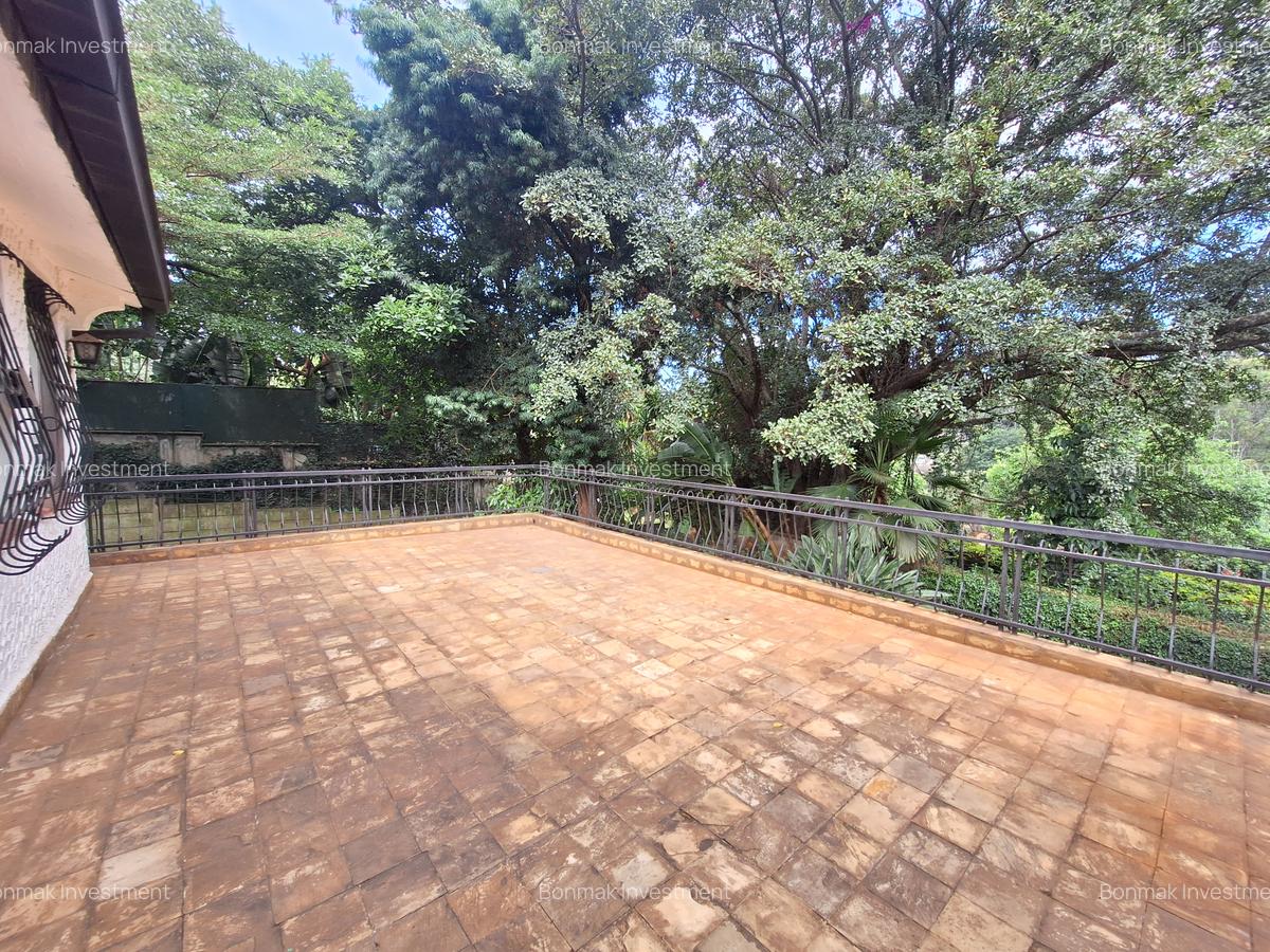 4 Bed House with En Suite at Hill View Close - 16