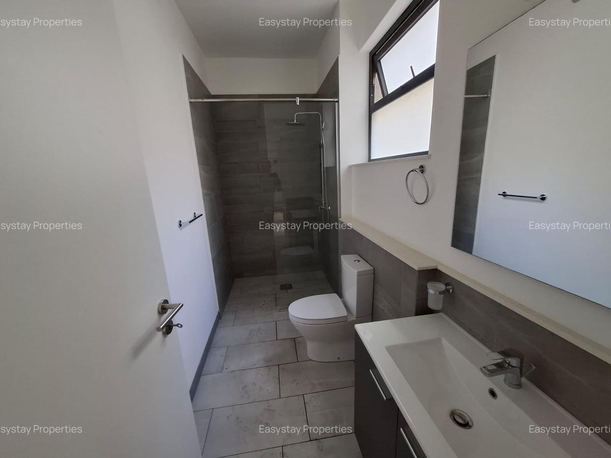 4 Bed Apartment with En Suite in Riverside - 7