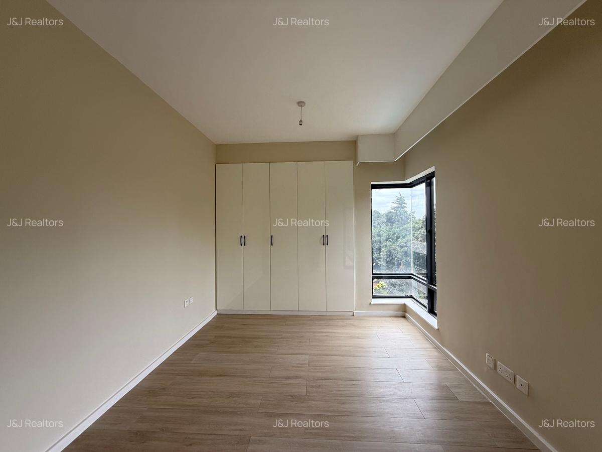 2 Bed Apartment with En Suite in Riverside - 10