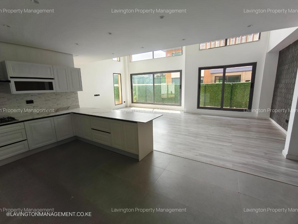 5 Bed Villa with En Suite at Lavington Green - 5