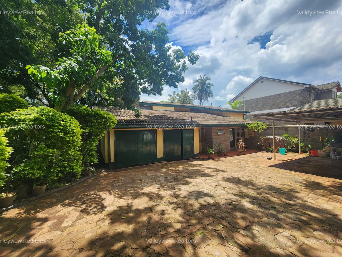 5 Bed Townhouse with En Suite at Lavington - 5