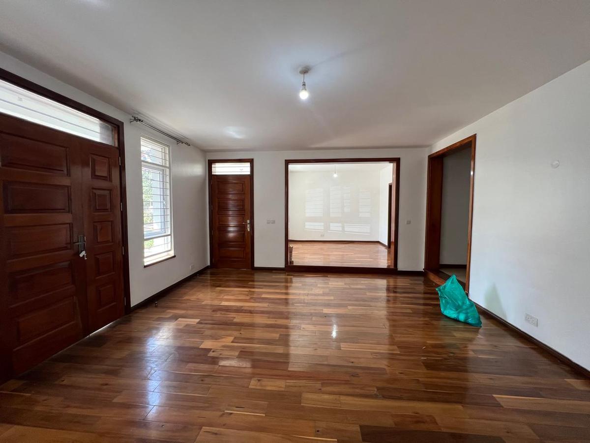 5 Bed Townhouse with En Suite in Lavington - 17