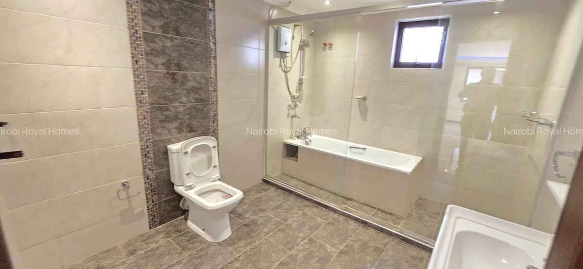 5 Bed Townhouse with En Suite at Lavington Green - 18