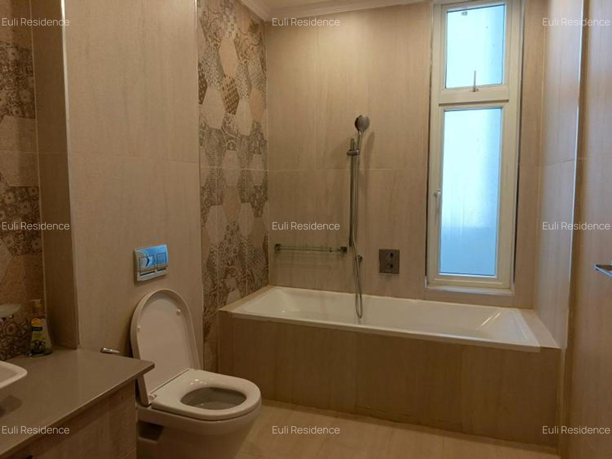 Furnished 2 Bed Apartment with En Suite at City Park Drive - 6