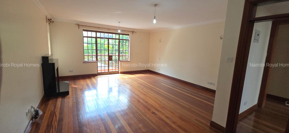 5 Bed Townhouse with En Suite at Lavington - 19