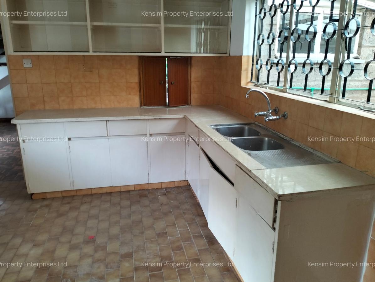 4 Bed Townhouse with En Suite in Lavington - 11