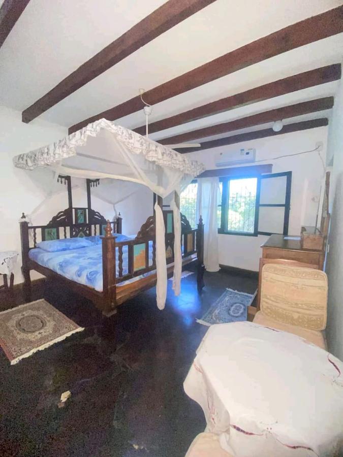 5 Bed House with En Suite at Malindi - 5