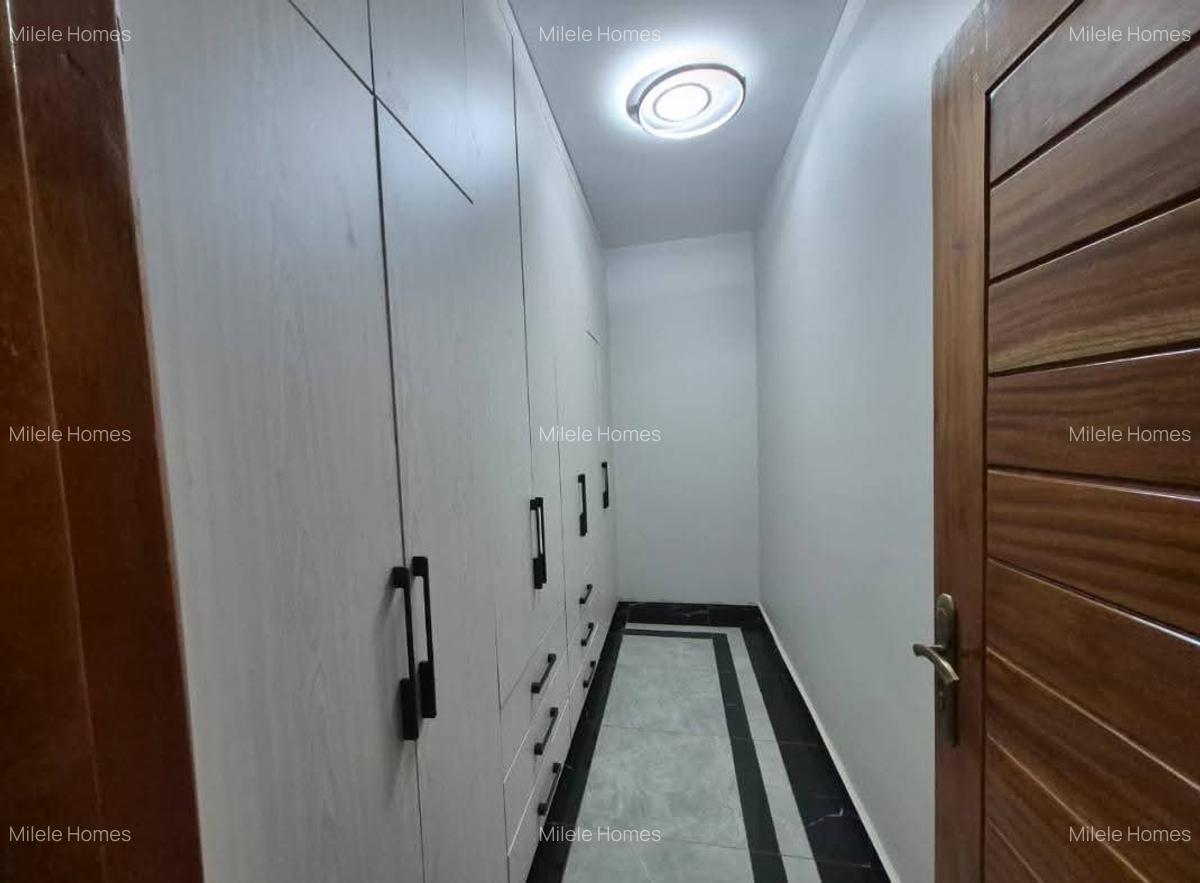 5 Bed Villa with En Suite in Runda - 8