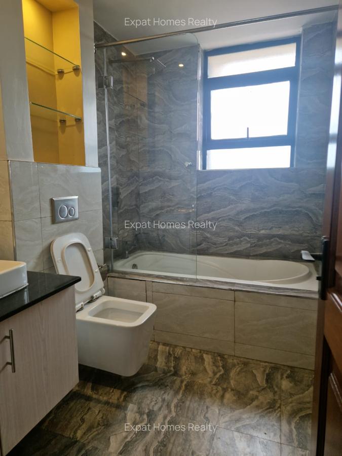 3 Bed Apartment with En Suite in Riverside - 4