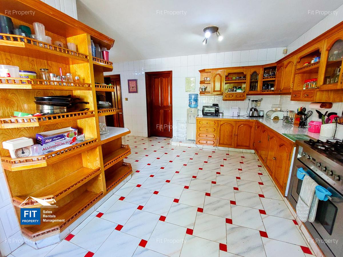 5 Bed House with En Suite at Nairobi - 8