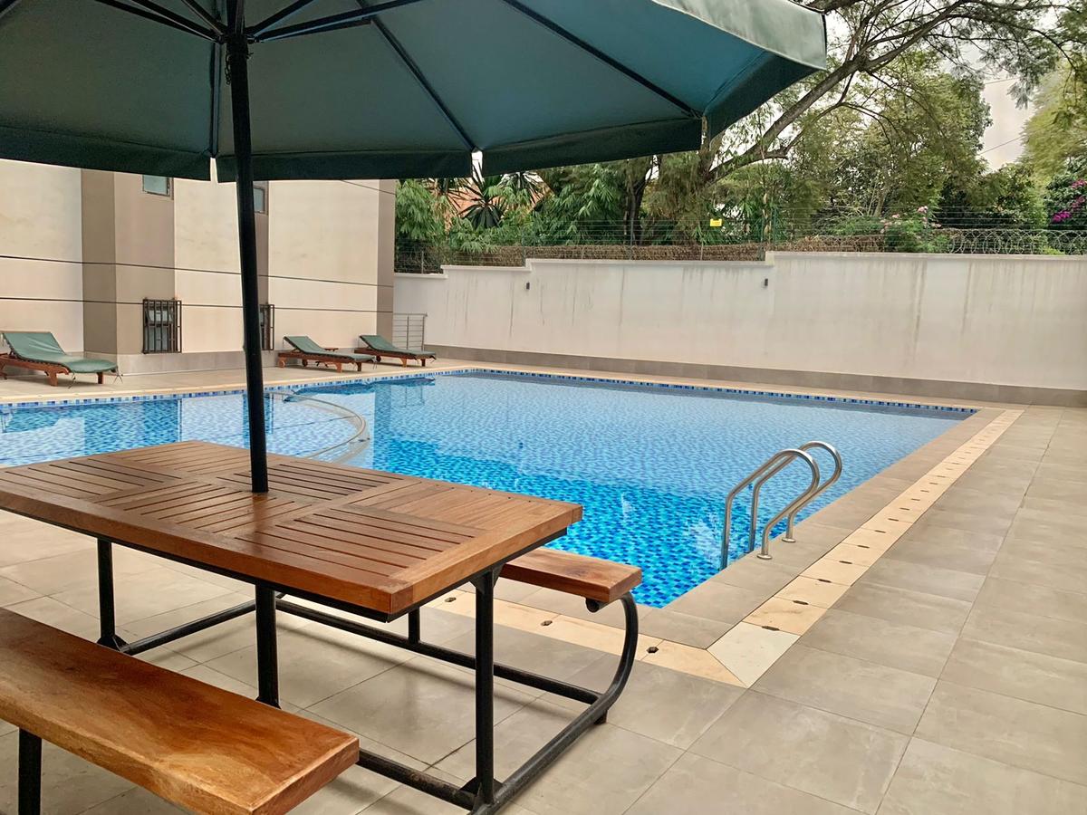 3 Bed Apartment with En Suite in Riverside - 11
