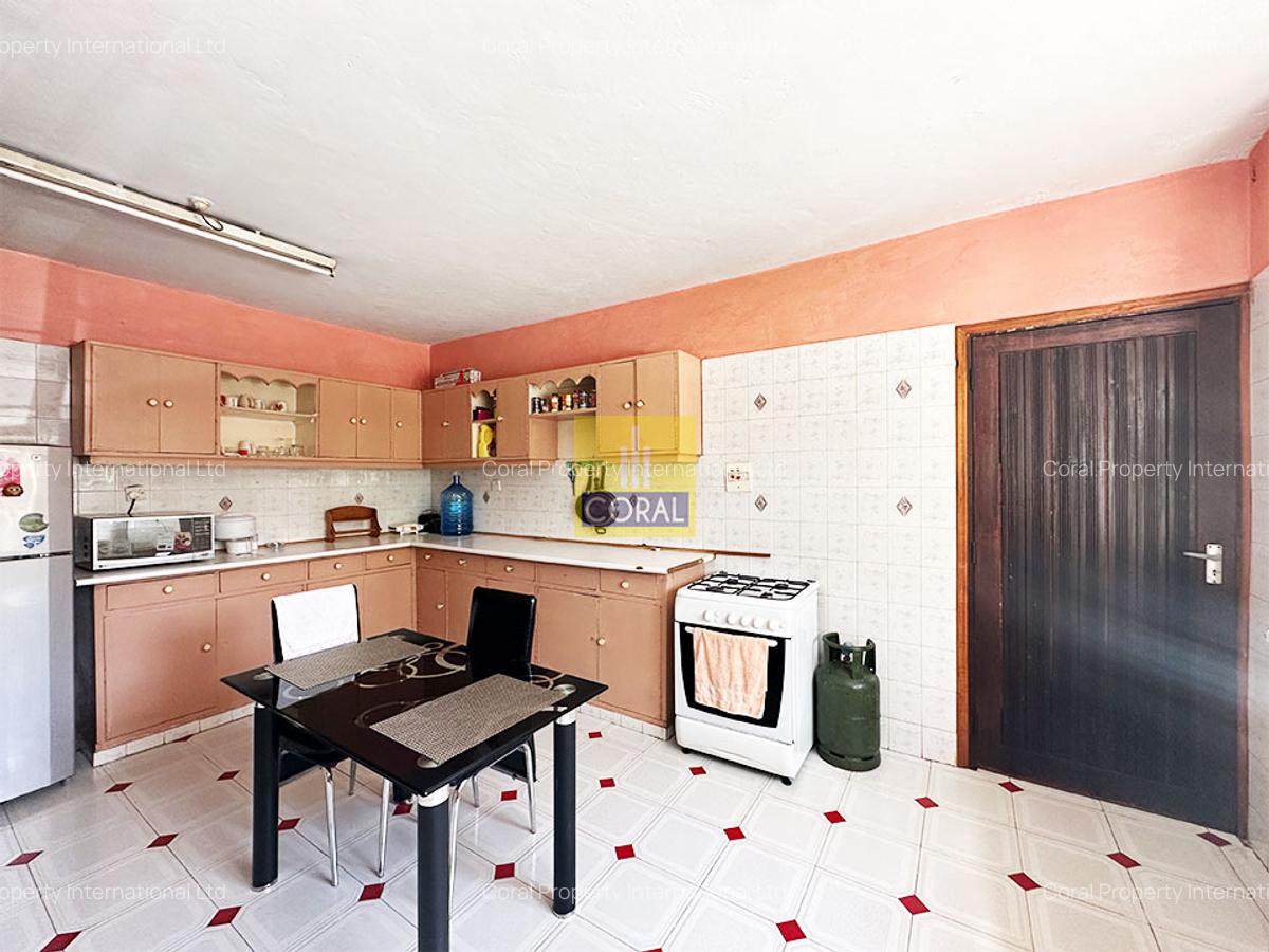 5 Bed House in Ridgeways - 5