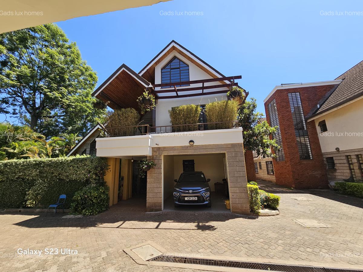 5 Bed Townhouse with En Suite at Lavington - 1