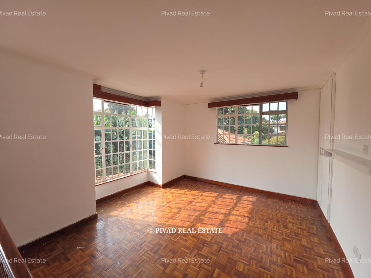 4 Bed House with Swimming Pool in Rosslyn - 10