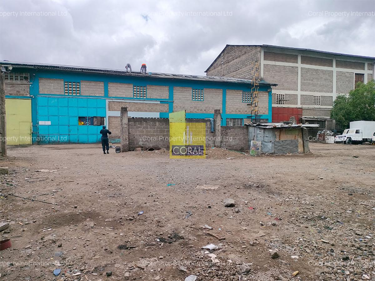 Warehouse with Parking in Industrial Area - 7