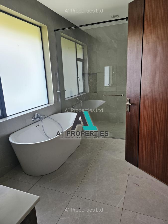 5 Bed Townhouse with En Suite in Lavington - 12