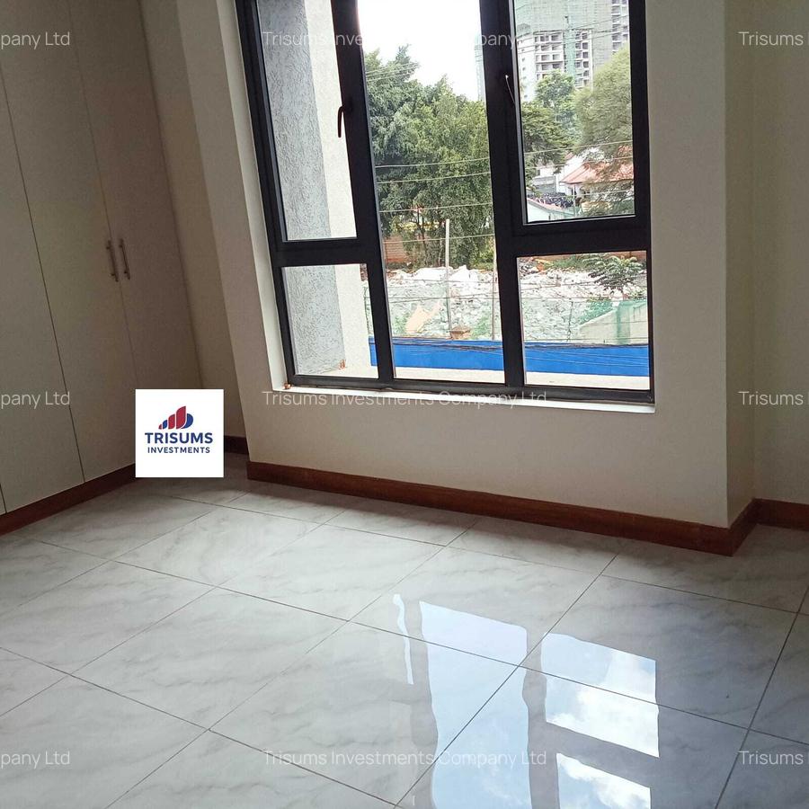 2 Bed Apartment with En Suite in Brookside - 8