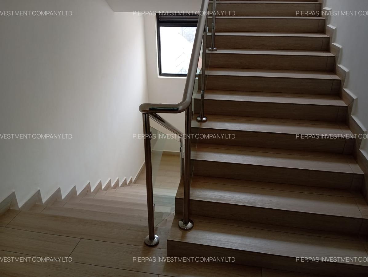 Serviced 3 Bed Apartment with En Suite in Riverside - 12