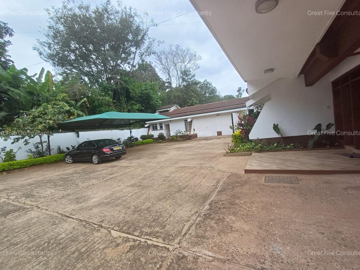 5 Bed Villa with En Suite in Runda - 3