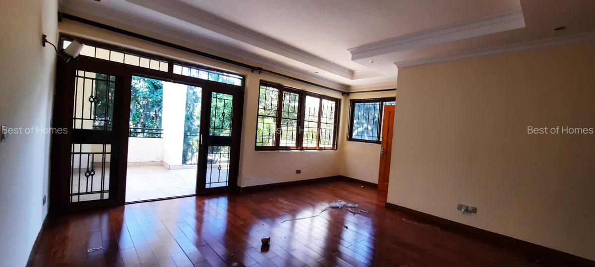 5 Bed Townhouse with En Suite in Lavington - 6