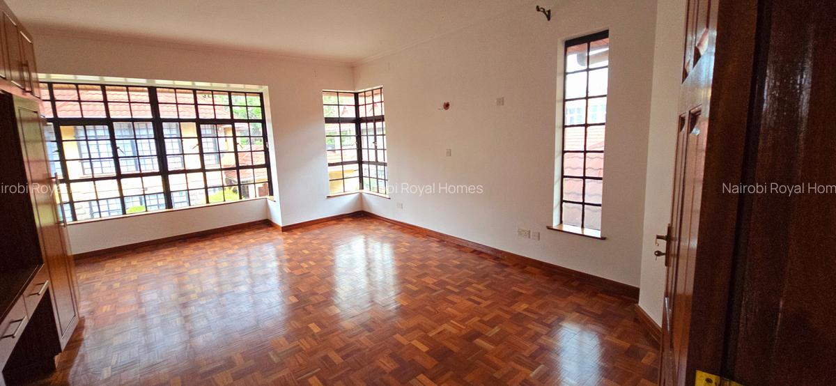 5 Bed Townhouse with En Suite at Lavington Green - 4