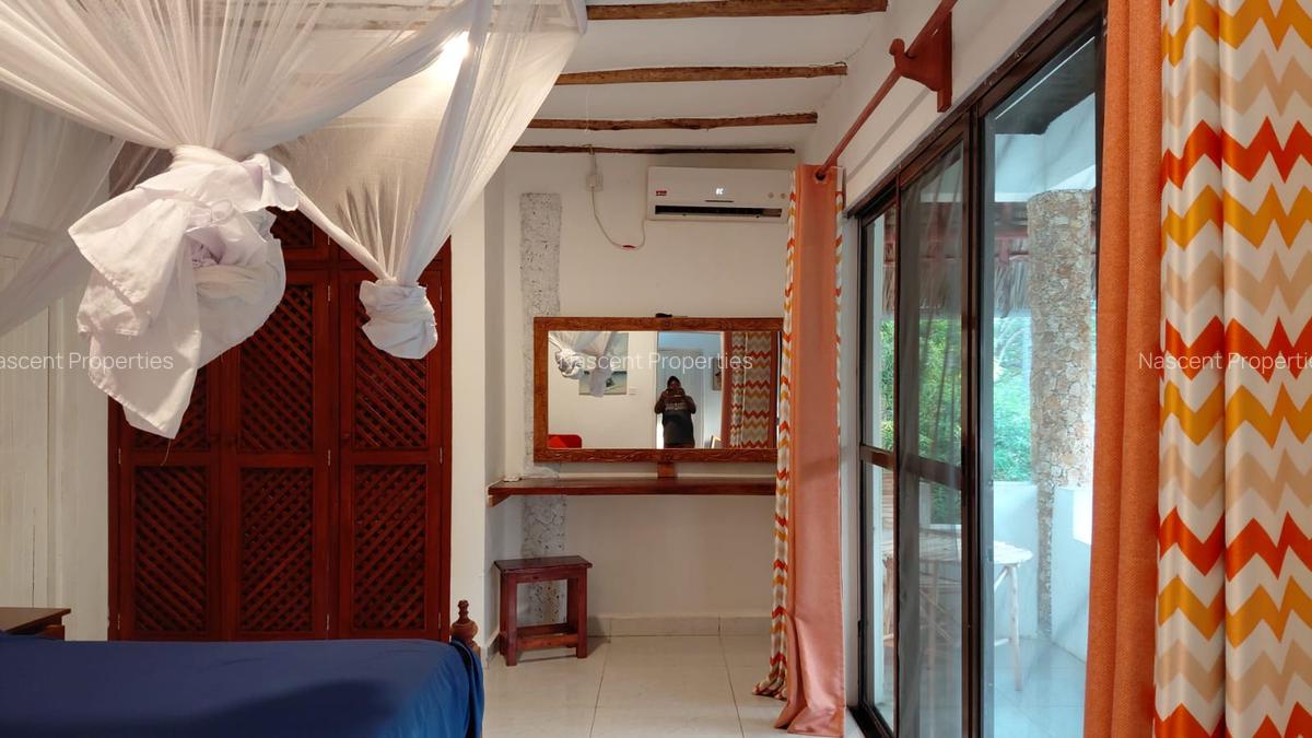 5 Bed House with En Suite in Watamu - 19