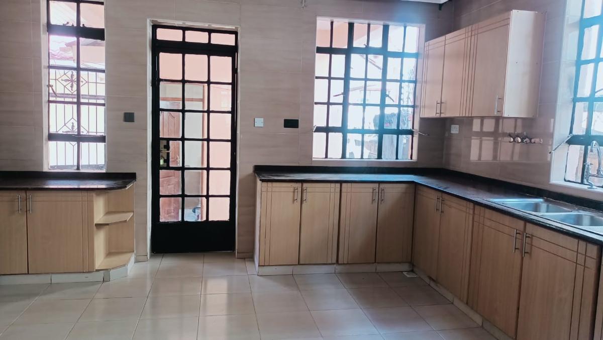 5 Bed Townhouse with En Suite in Lavington - 9