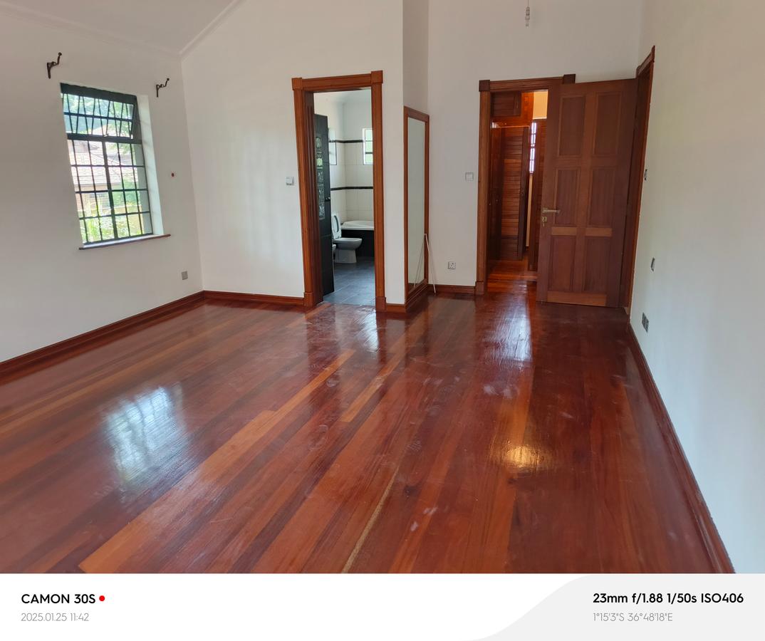 5 Bed Townhouse with En Suite in Spring Valley - 10