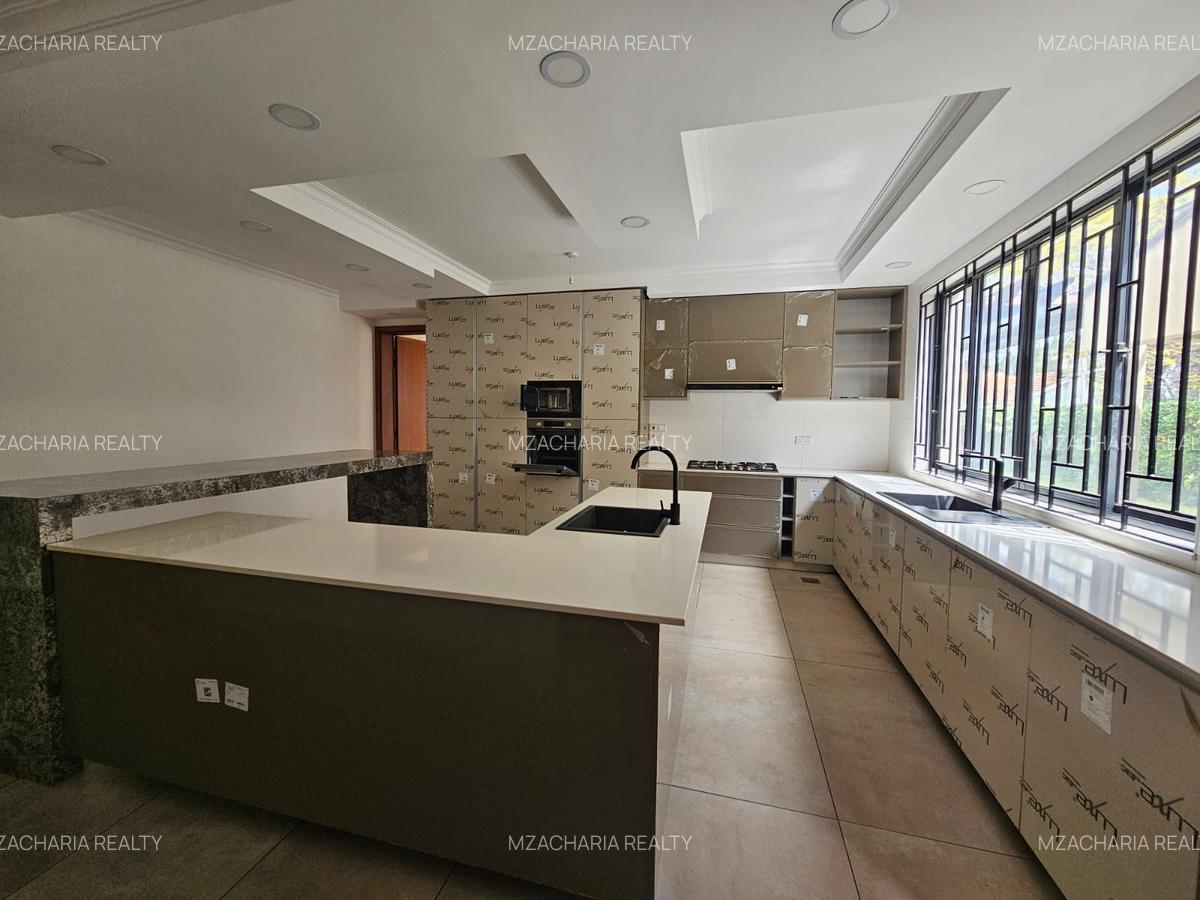 6 Bed Villa with En Suite in Lavington - 5