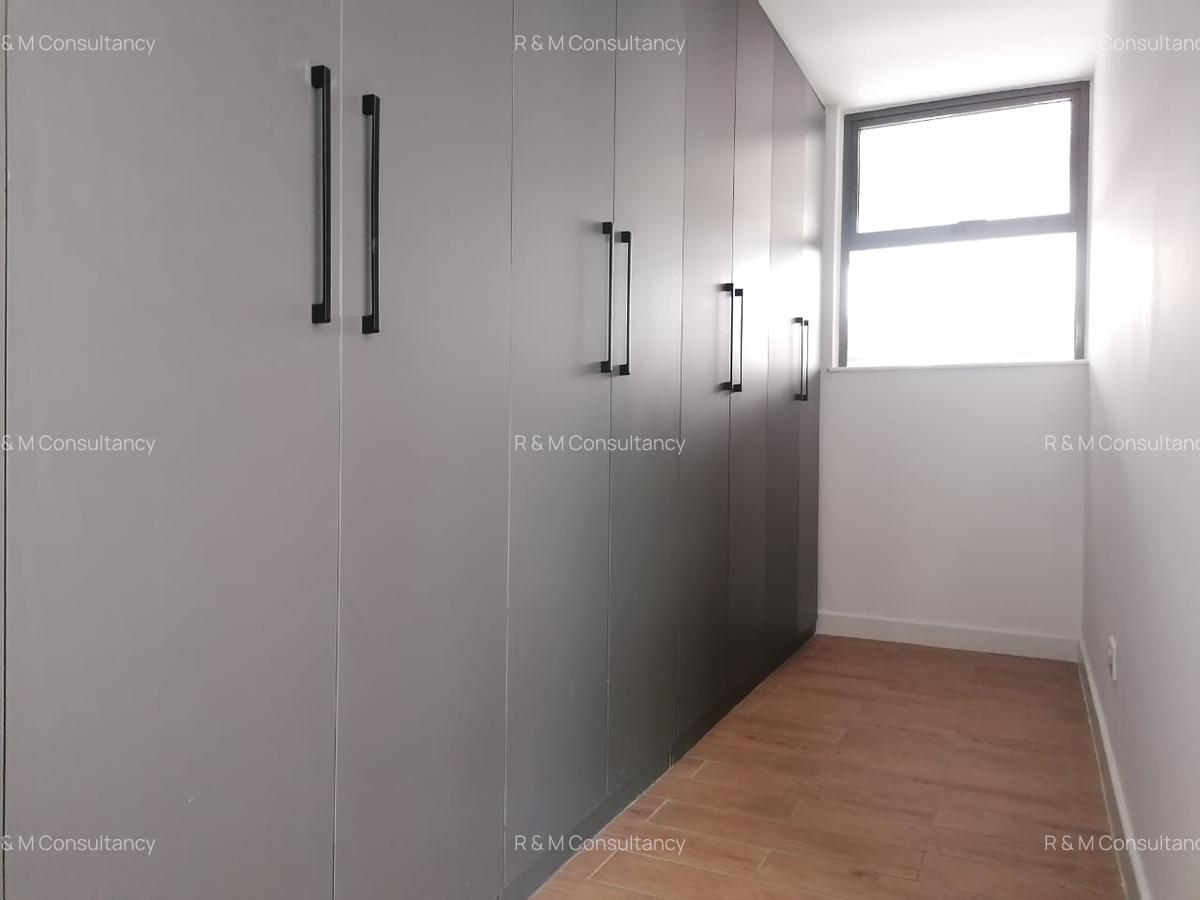 4 Bed Villa with En Suite at Two Rivers Mall - 6