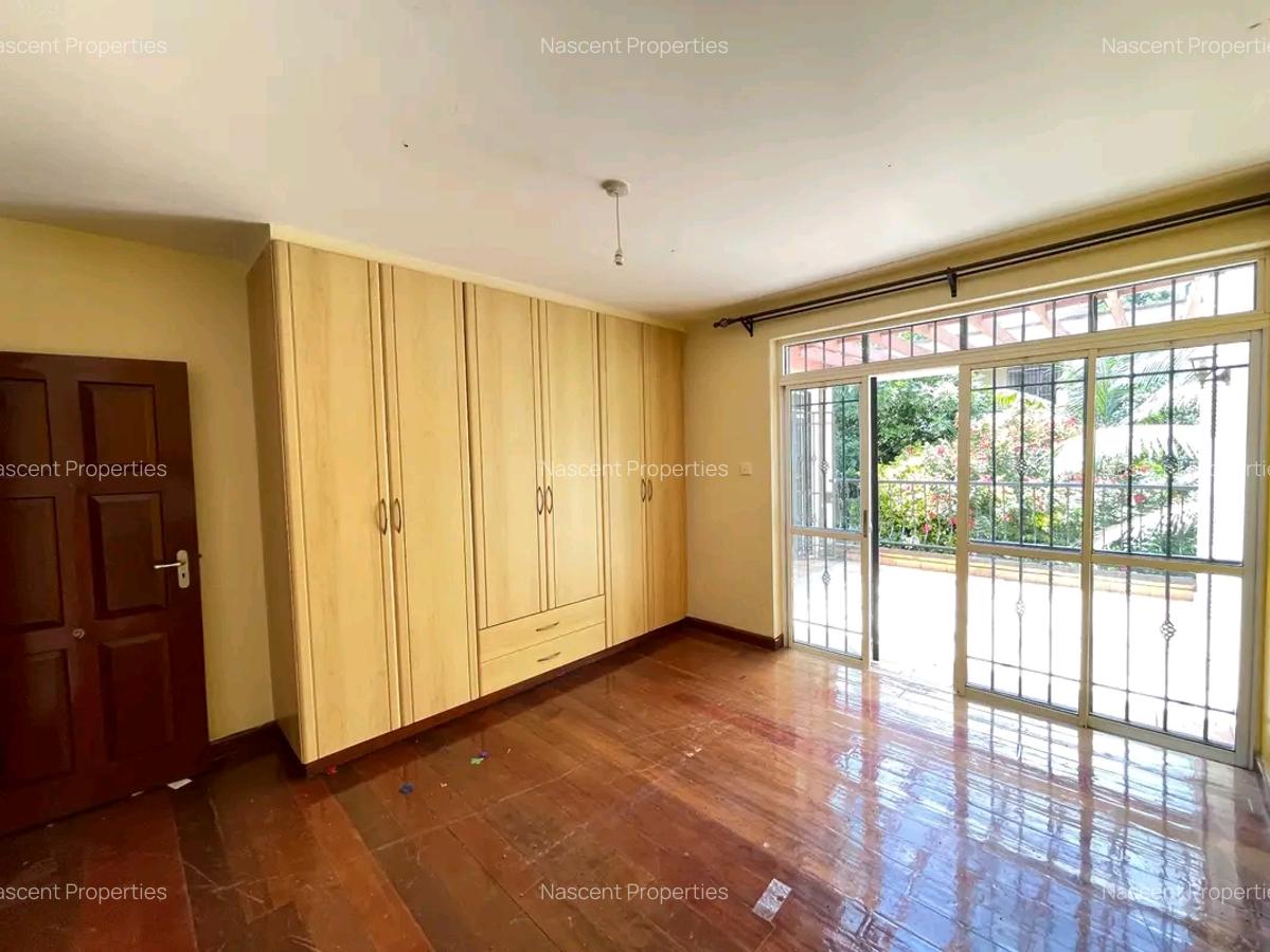 4 Bed Townhouse with En Suite at Brookside - 10