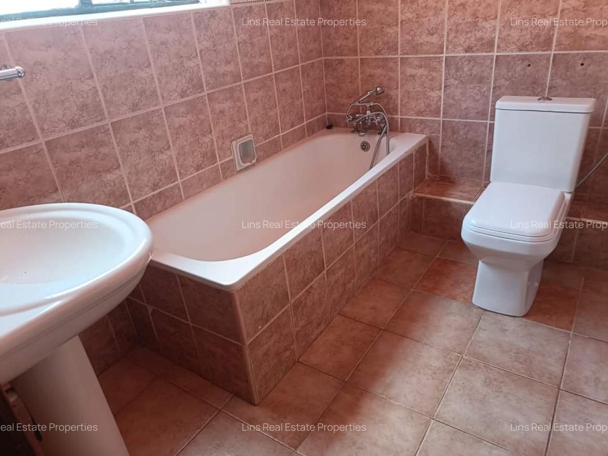 4 Bed House with En Suite in Runda - 14