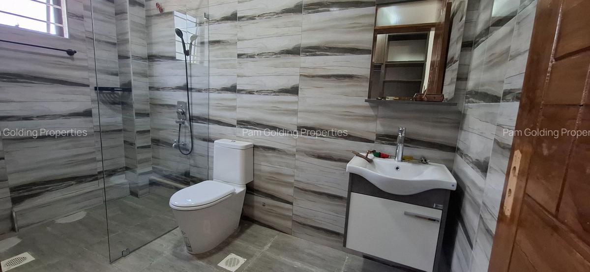 5 Bed Townhouse with En Suite at Safari Park - 5