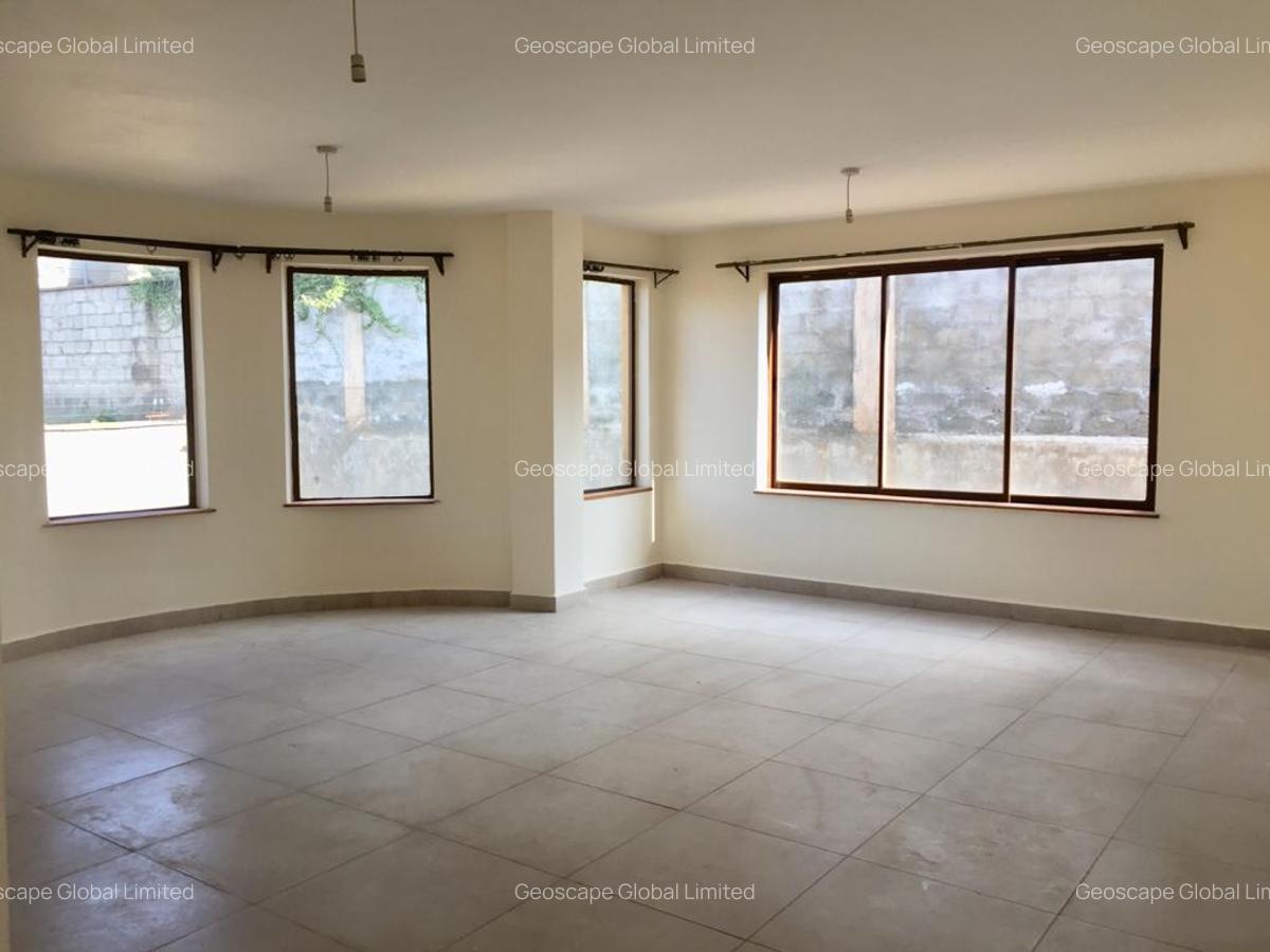 5 Bed House with En Suite in Spring Valley - 4