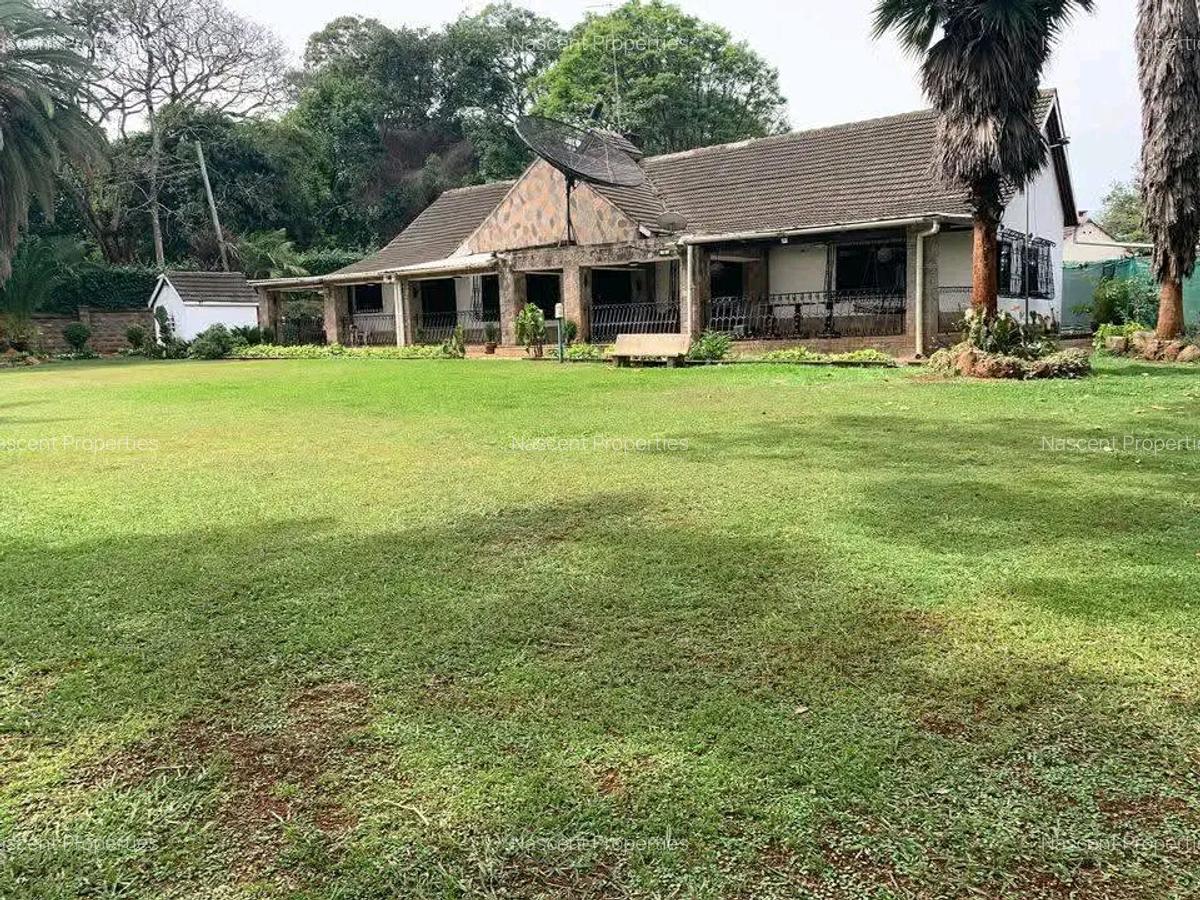 4 Bed House with En Suite in Spring Valley - 1