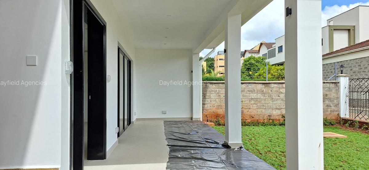 4 Bed House with En Suite in Brookside - 2