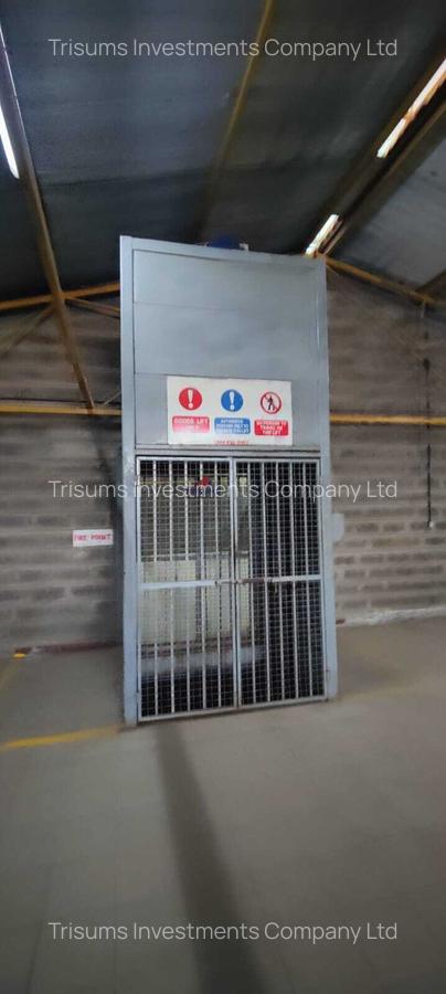 30,000 ft² Warehouse with Service Charge Included in Industrial Area - 15