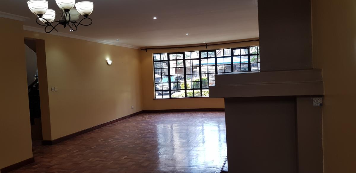 5 Bed Townhouse with En Suite at Kaptei Garden - 17