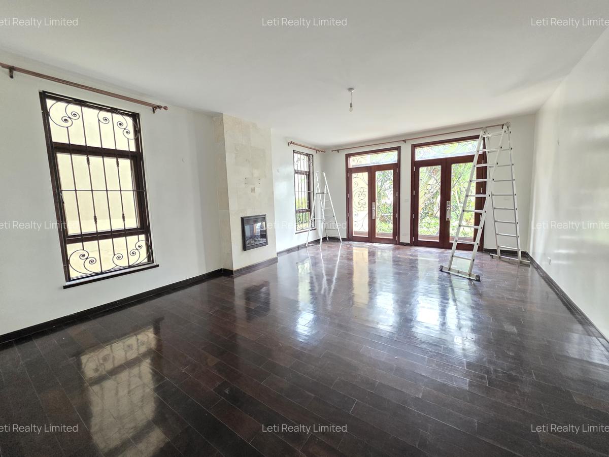 5 Bed Townhouse with En Suite in Lavington - 2