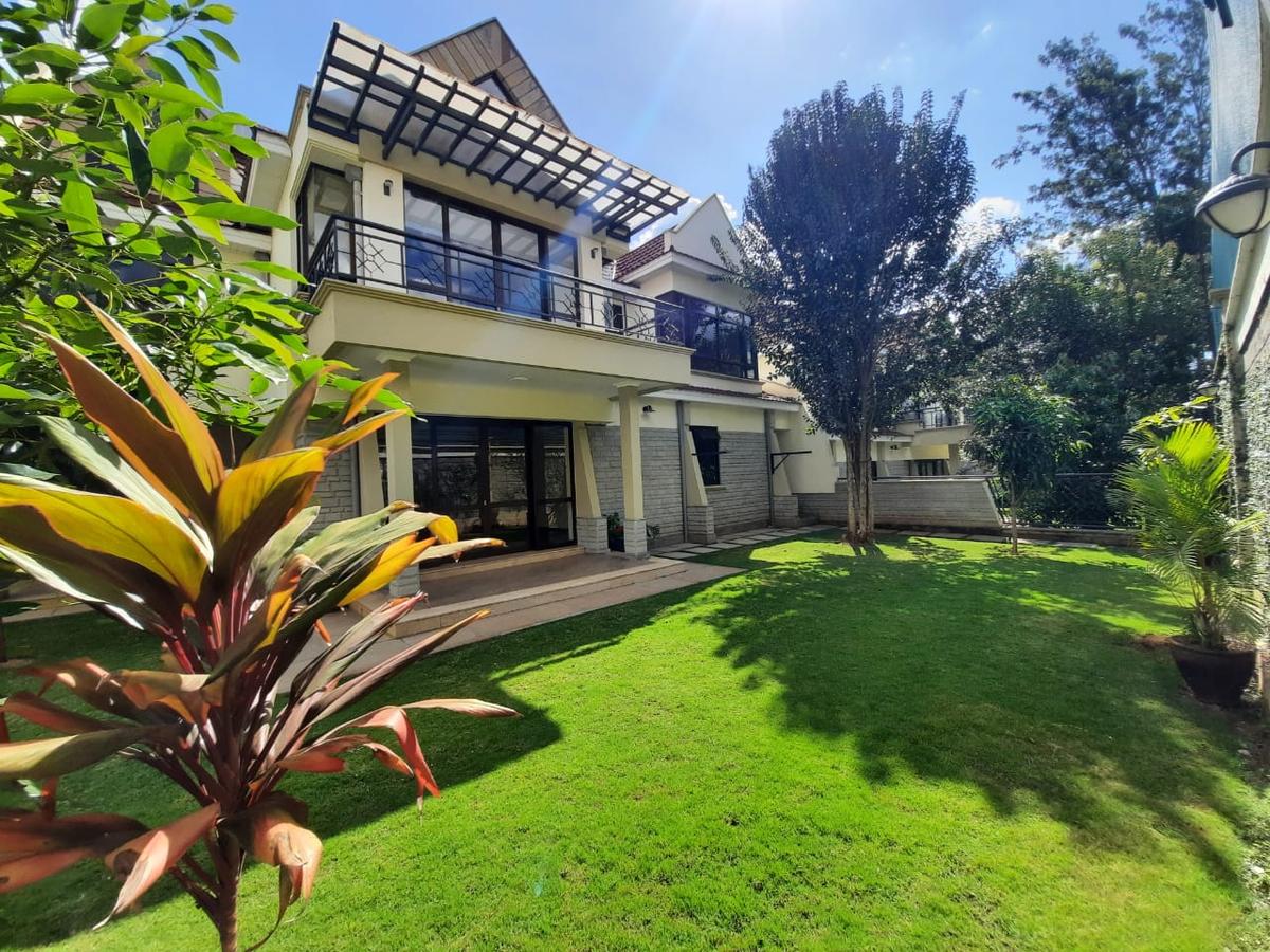 5 Bed Townhouse with En Suite in Lavington - 3