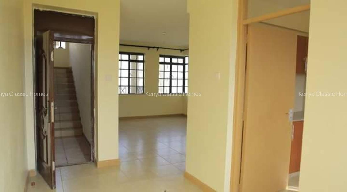 3 Bed Apartment with En Suite at Loneview Street - 2