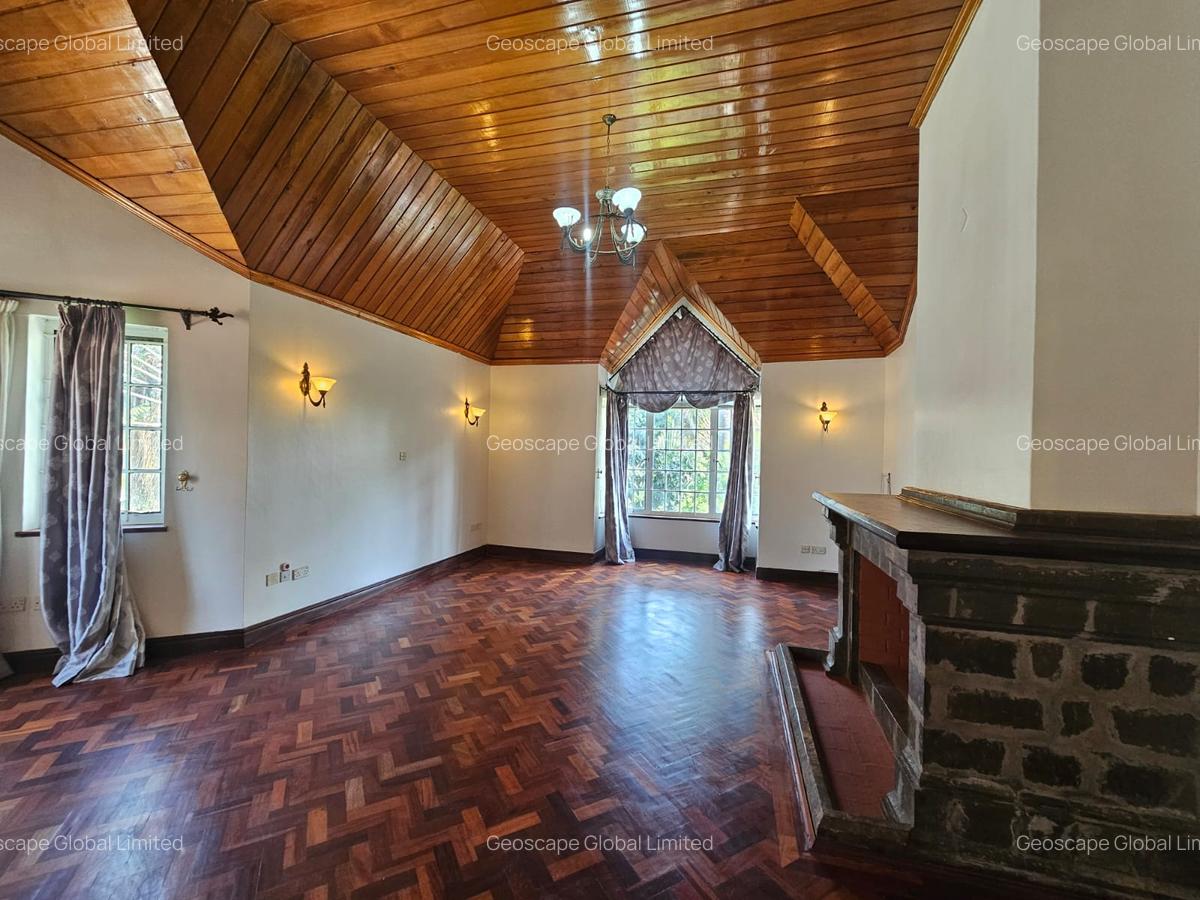 5 Bed House with En Suite in Runda - 11