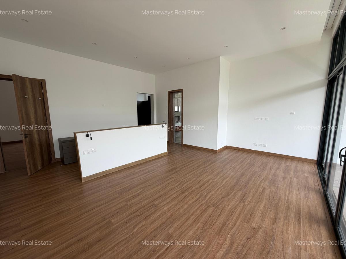5 Bed Villa with En Suite in Nyari - 11