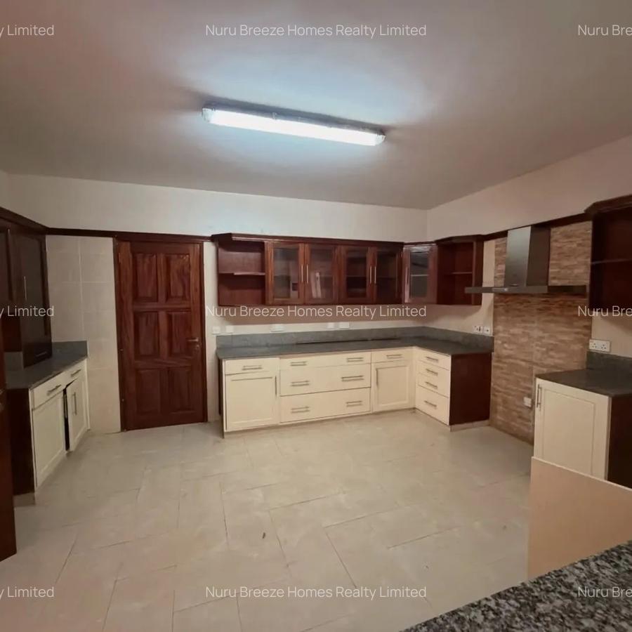 5 Bed Townhouse with En Suite in Karen - 3