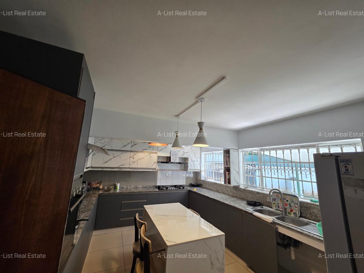 5 Bed Townhouse with En Suite at Lavington - 6